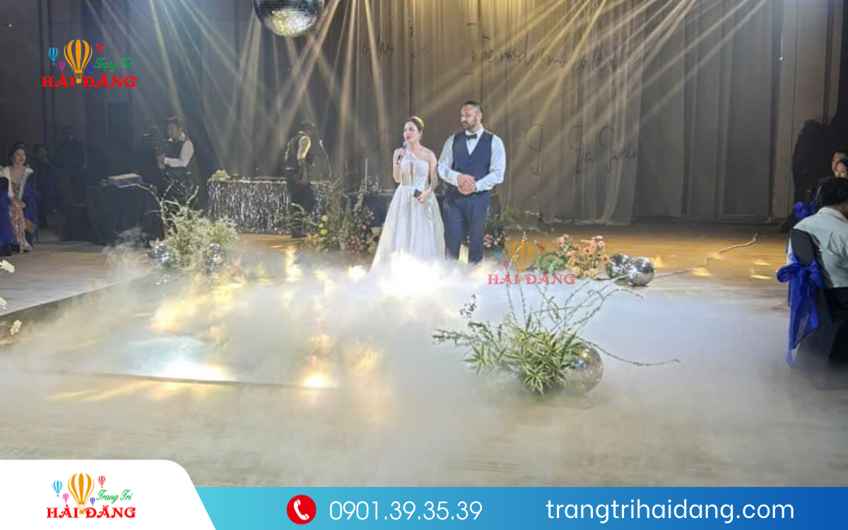 khói lạnh tiệc cưới